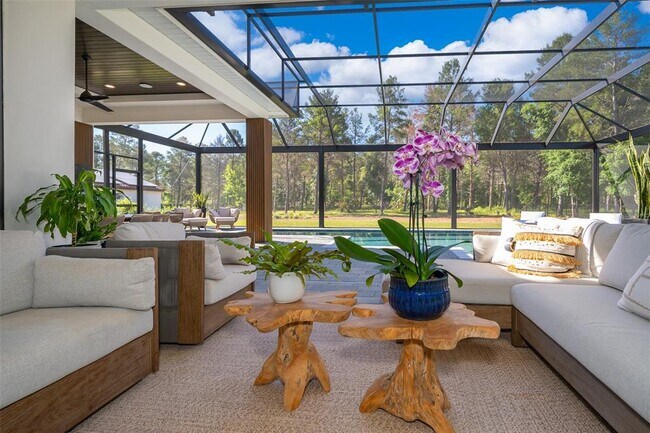 Building Photo - 15210 Pendio Dr