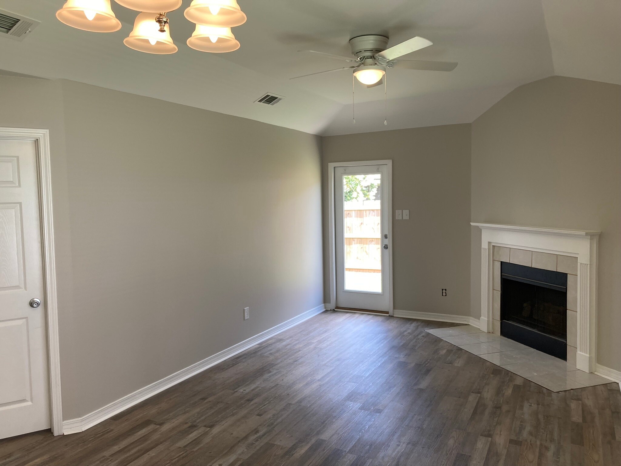 Building Photo - 412 Belle Chase Ct S