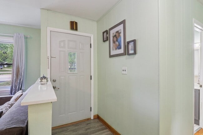 Building Photo - 2610 Killarney Dr