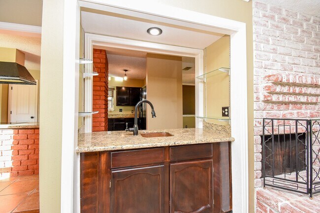 Building Photo - 12402 Amado Dr