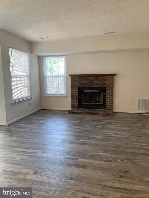 Building Photo - 11149 Thornberry Ct