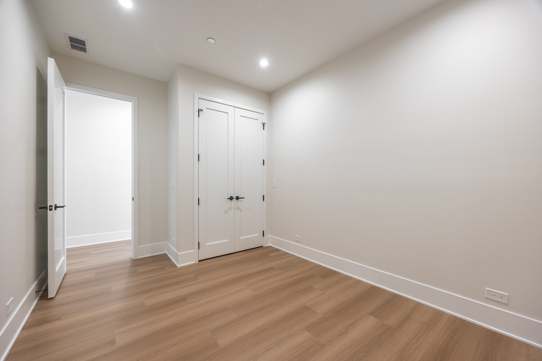 Building Photo - 1610 W Grand Ave