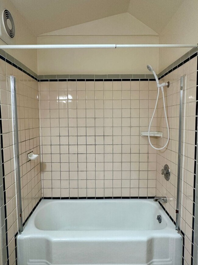 Building Photo - Spacious 4-Bedroom Home with Bonus Room in...