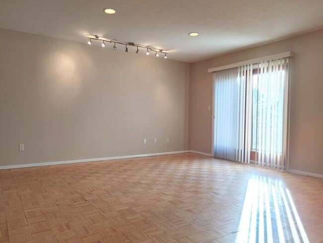 Building Photo - $1,395 | 2 Bedroom + Bonus Room, 1.5 Bathr...