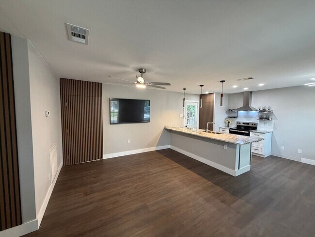 Building Photo - Spacious 3-Bedroom Home for Lease in Established Hurst Neighborhood