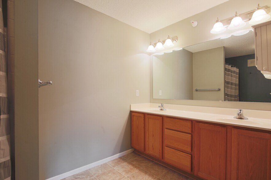 Building Photo - 13903 Erwin Ct