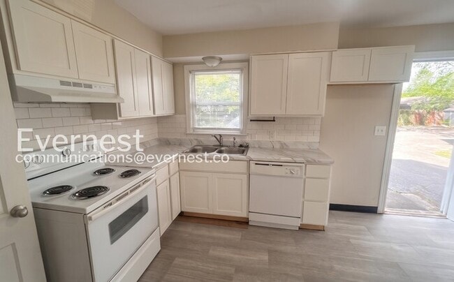 Building Photo - 969 Sheridan Ave