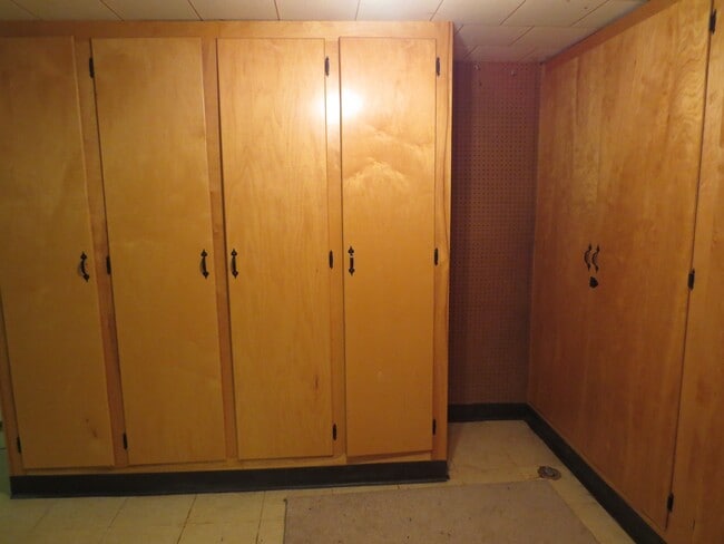 Building Photo - 522 E Atherton Rd