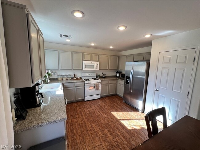 Building Photo - 8168 Finch Feather St