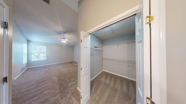 Building Photo - 3Bed/ 2Bath Home - Available Now!