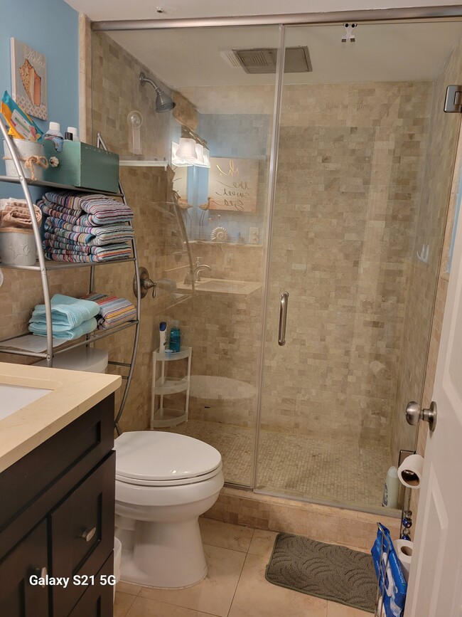 Tiled shower - 5600 Gulf Blvd