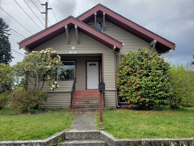 Primary Photo - 1301 N Rainier Ave