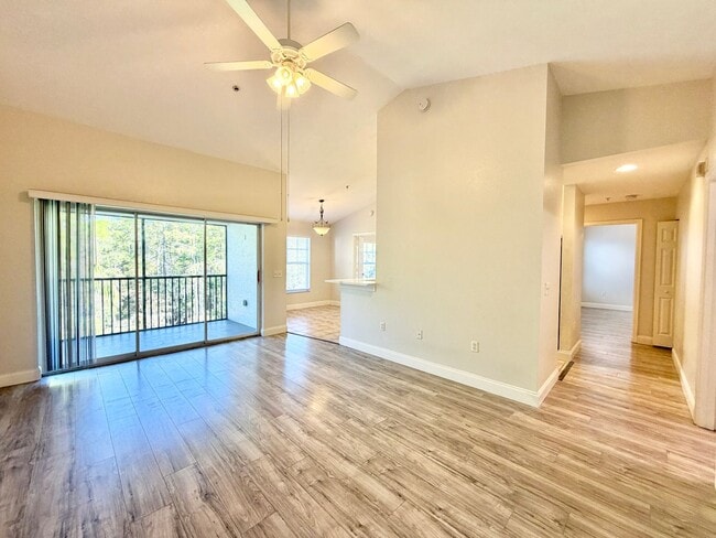 Building Photo - ** FAIRWAY PRESERVE ** 2 BED / 1 BATH COND...