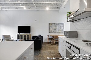 Building Photo - 1115 S Alamo St