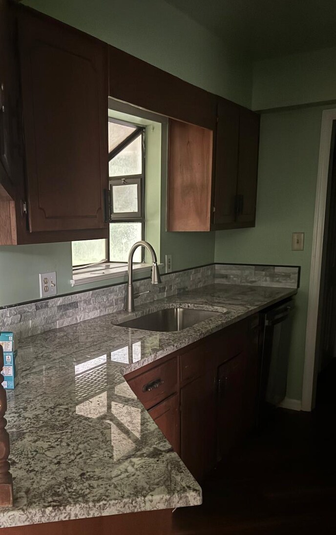 Building Photo - 502 Iveys Scenic Dr
