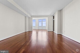 Building Photo - 8220 Crestwood Heights Dr