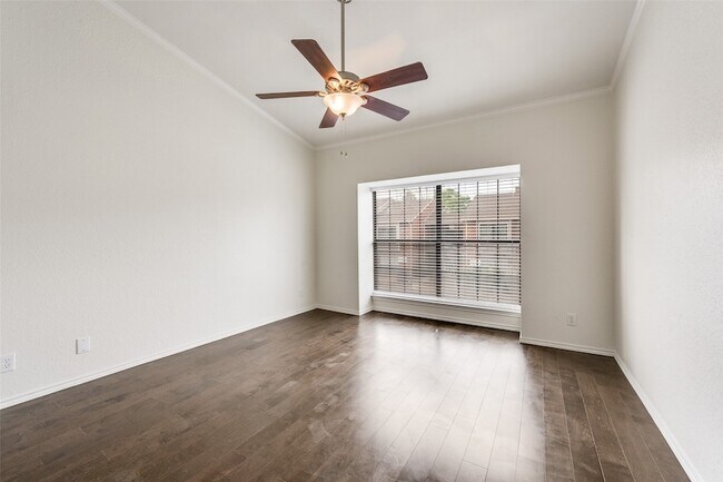 Building Photo - 401 Pebble Way