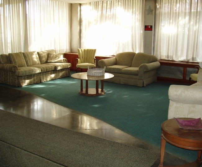 Garden City Border Apartments- Lobby - Garden City Border Apartments