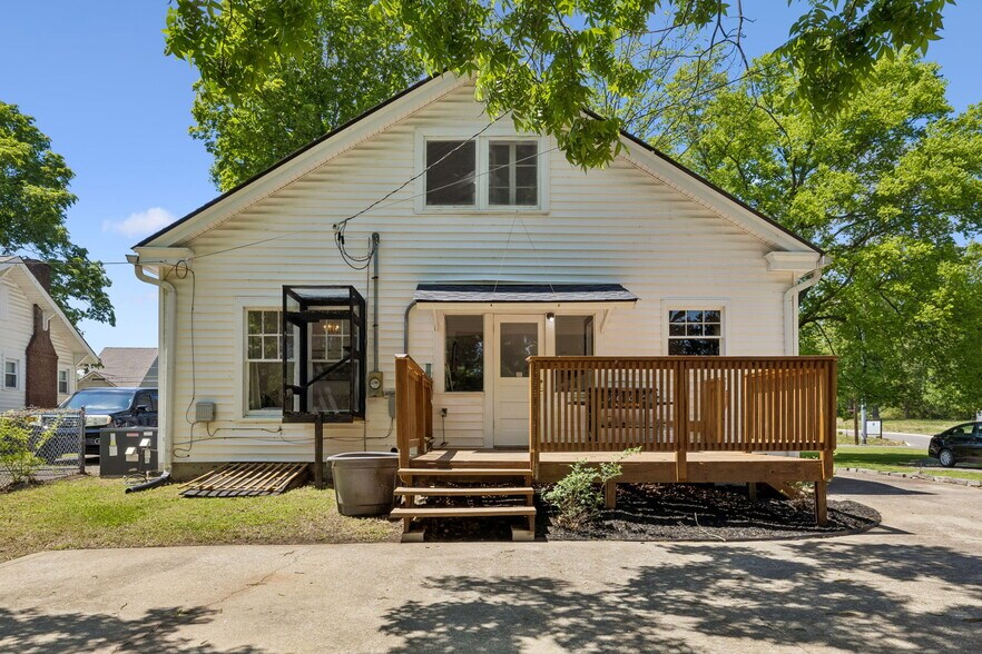 Building Photo - 821 Greenwood Ave