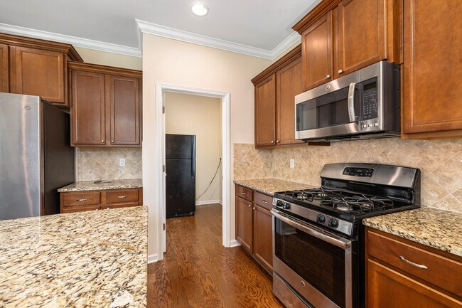 Building Photo - 865 Cormier Dr