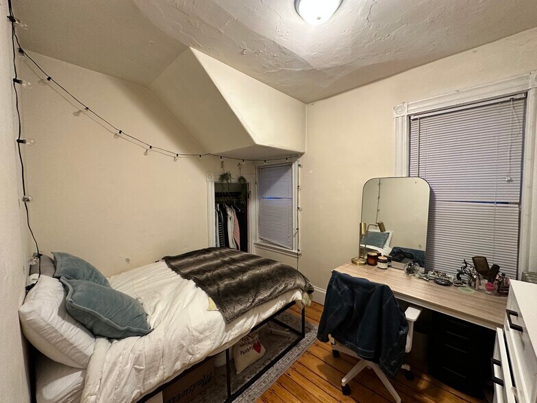 Building Photo - 172 Saint Alphonsus St