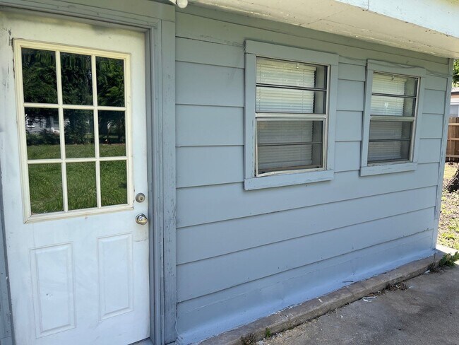 Building Photo - 3 bed 2 bath -Edmond (Danforth and Blvd)