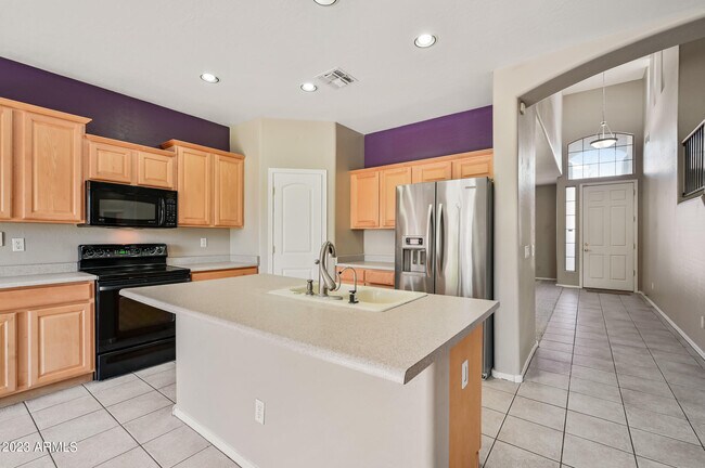 Building Photo - 1453 E Saragosa St