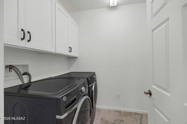 Building Photo - 39589 S Summerwood Dr