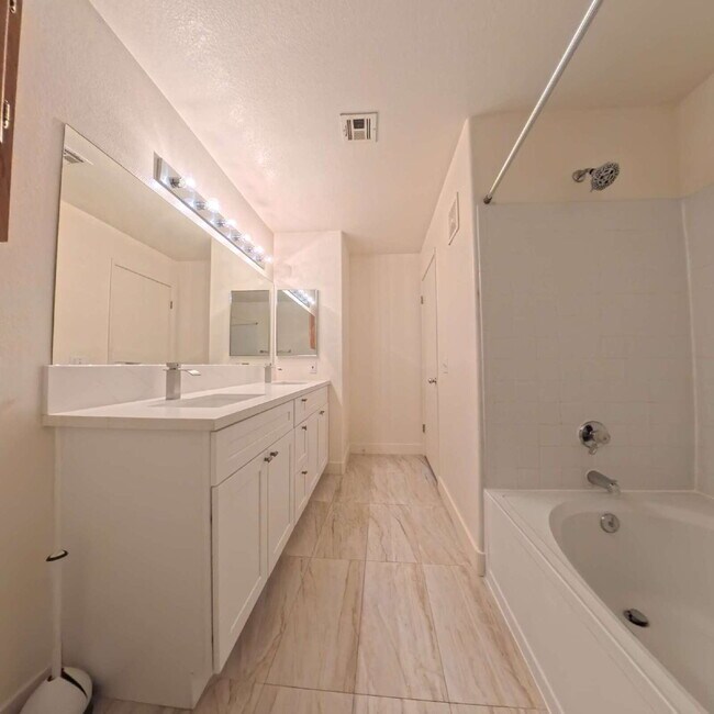 Building Photo - Upgraded 1 Bed 1 Bath Second-Story Condo at Opulence!