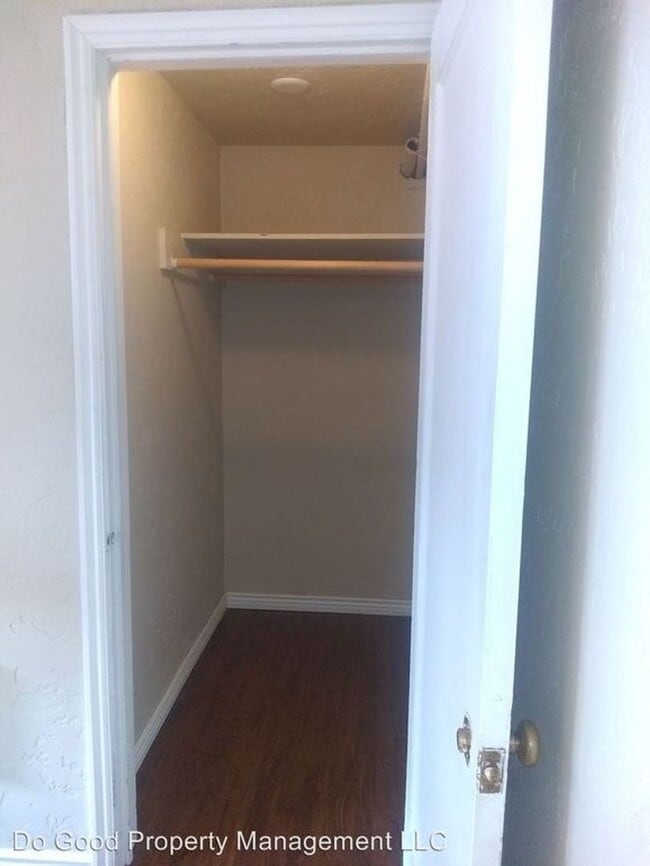 Building Photo - Super Cute Studio - Downtown Boise- Pet Fr...