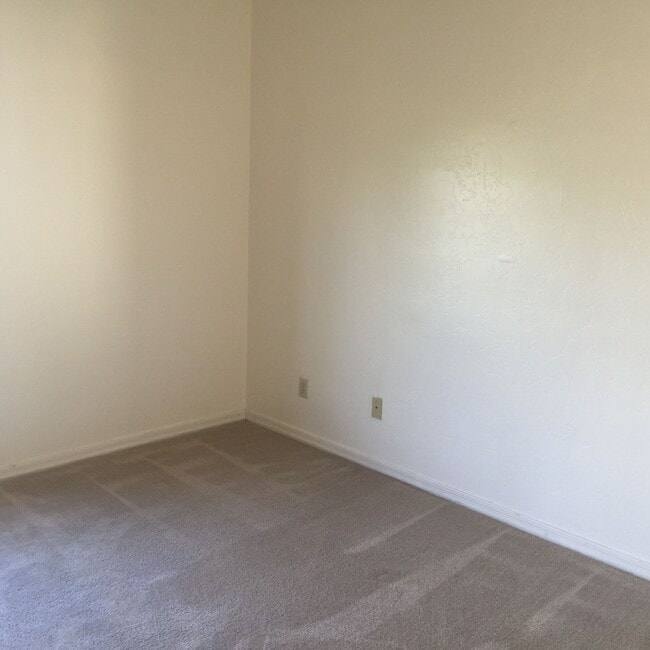 Building Photo - 2536 N Corinthian Garden Dr