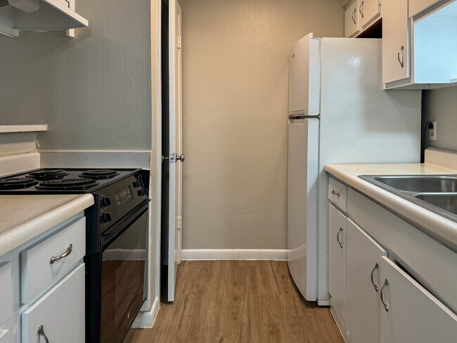 Building Photo - 2101 6th Ave N