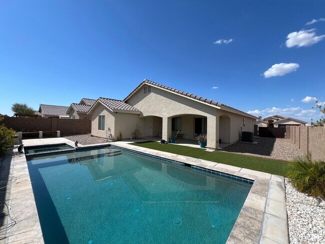 Building Photo - POOL & SPA HOME IN THE FOOTHILLS!