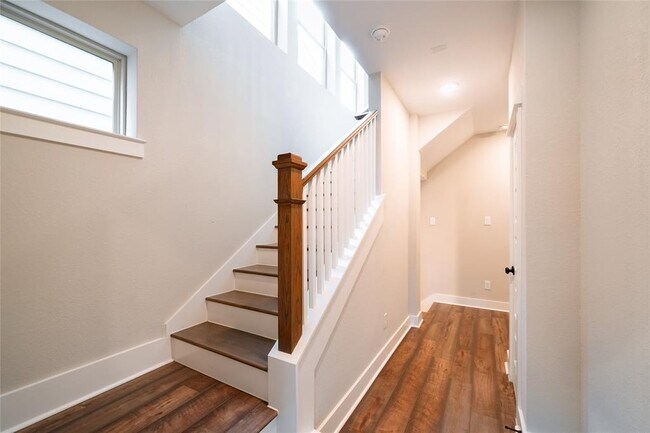 Building Photo - 10922 Brambling Wood Dr