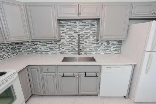 Building Photo - 1605 S US Hwy 1