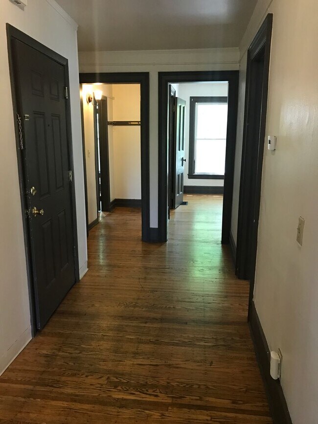 Building Photo - 75