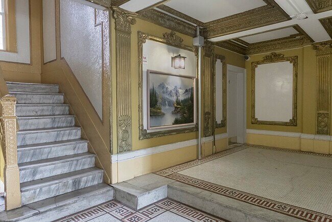 Building Photo - 146 Manhattan Ave