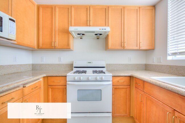 Building Photo - Luxurious Modern Condo in Alhambra