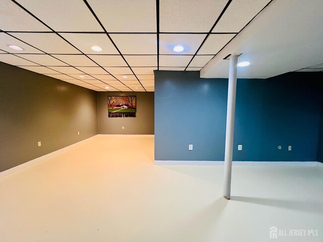 Building Photo - 172 Sayre Dr