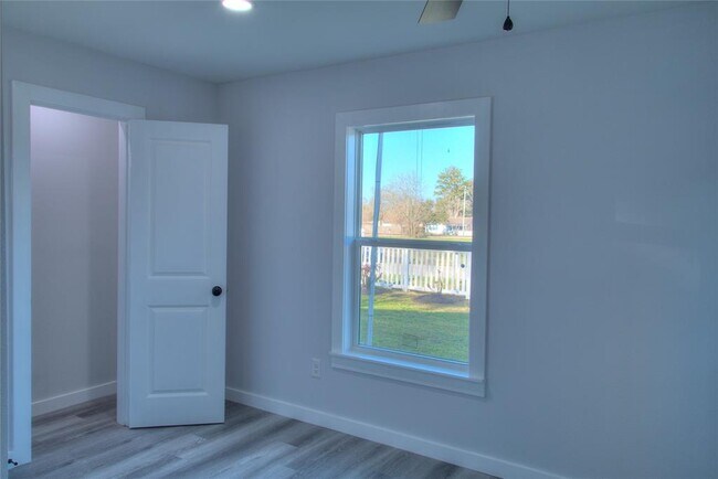 Building Photo - 415 Perkins Ave