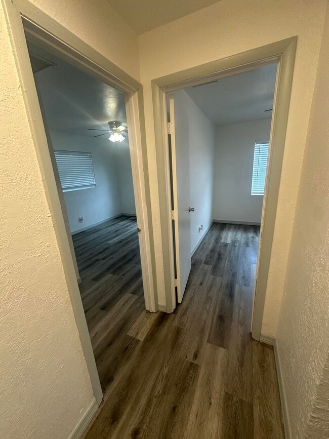 Building Photo - 555 W 6th St