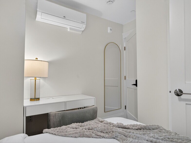 Building Photo - 359 Broadway