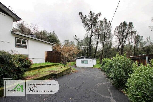 Building Photo - 17875 Walker Mine Rd