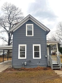 Building Photo - Single Family Two Bedroom House