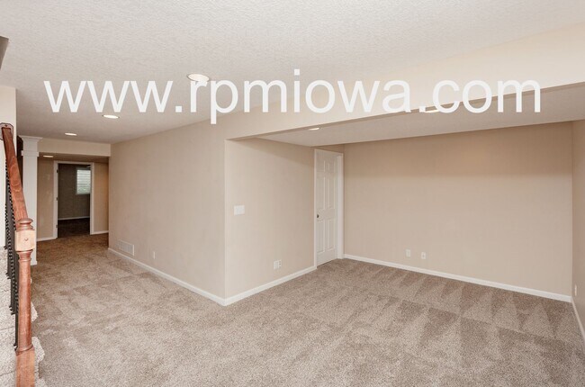 Building Photo - ESTABLISHED NEIGHBORHOOD!!! 4 Bedroom, 3 Bath Home in Ankeny