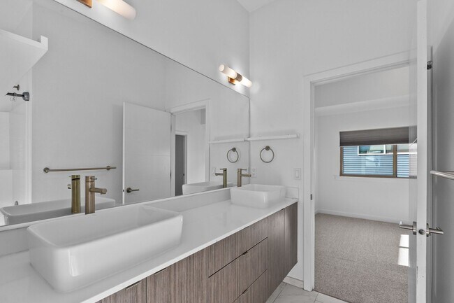 Building Photo - 3bd/1.5ba Seattle Townhouse