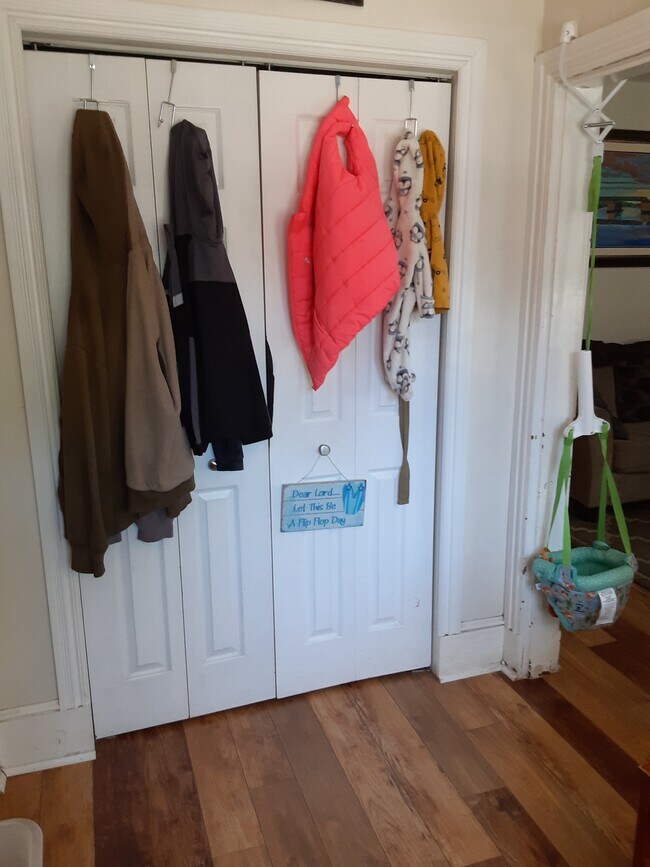 foyer - 210 W Montgomery Ave