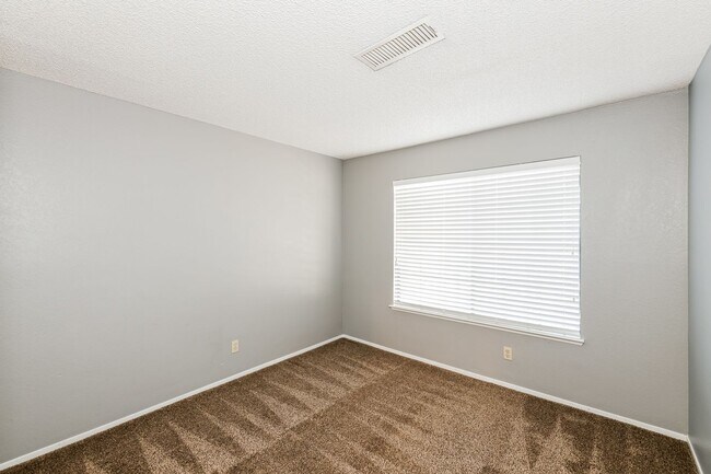 Building Photo - 1780 Yellowwood Dr