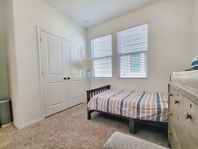 Building Photo - Spacious 4-Bedroom, 3-Bath Single-Family H...