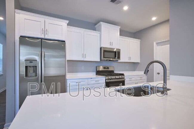 Building Photo - 405 Mariene Dr